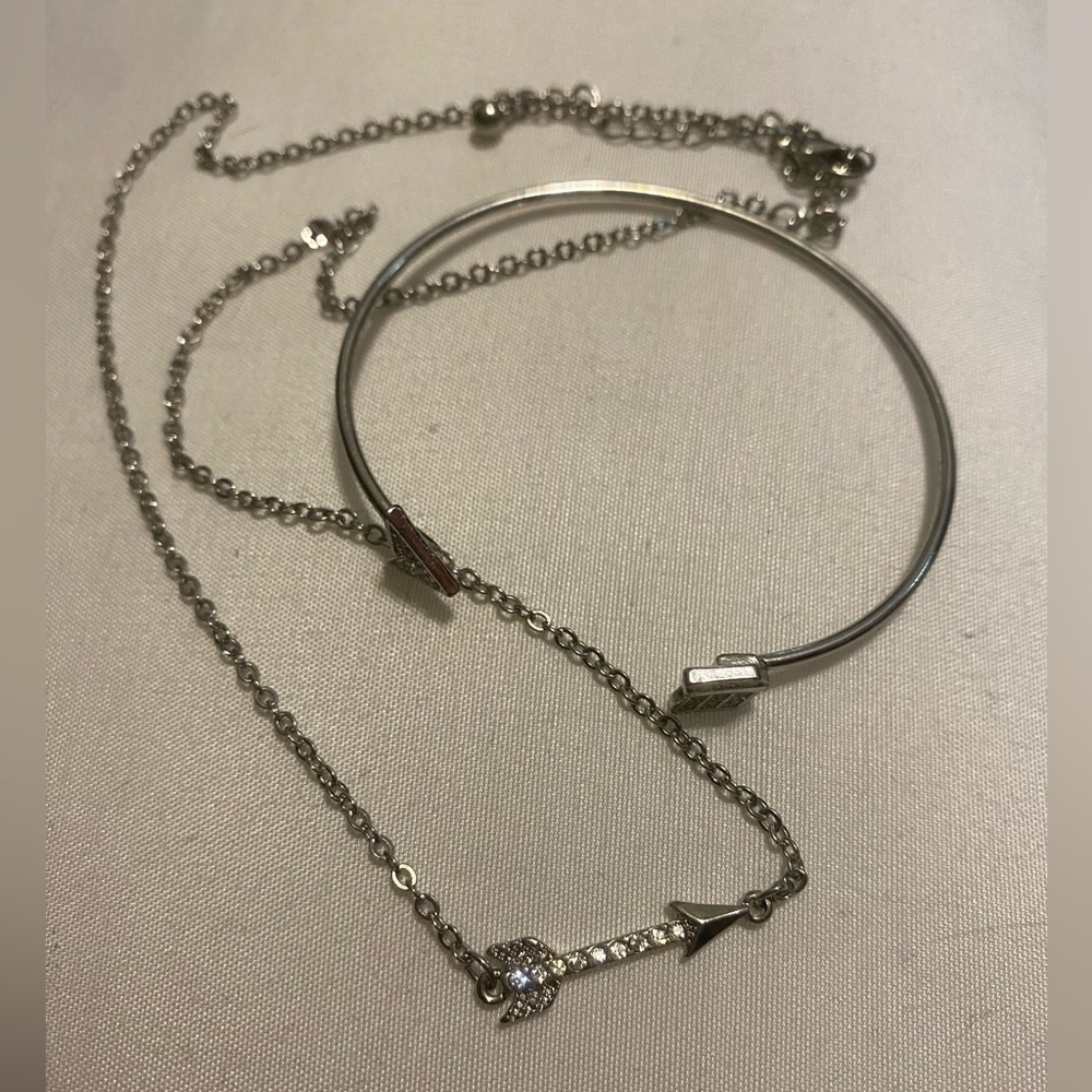 Necklace and bracelets